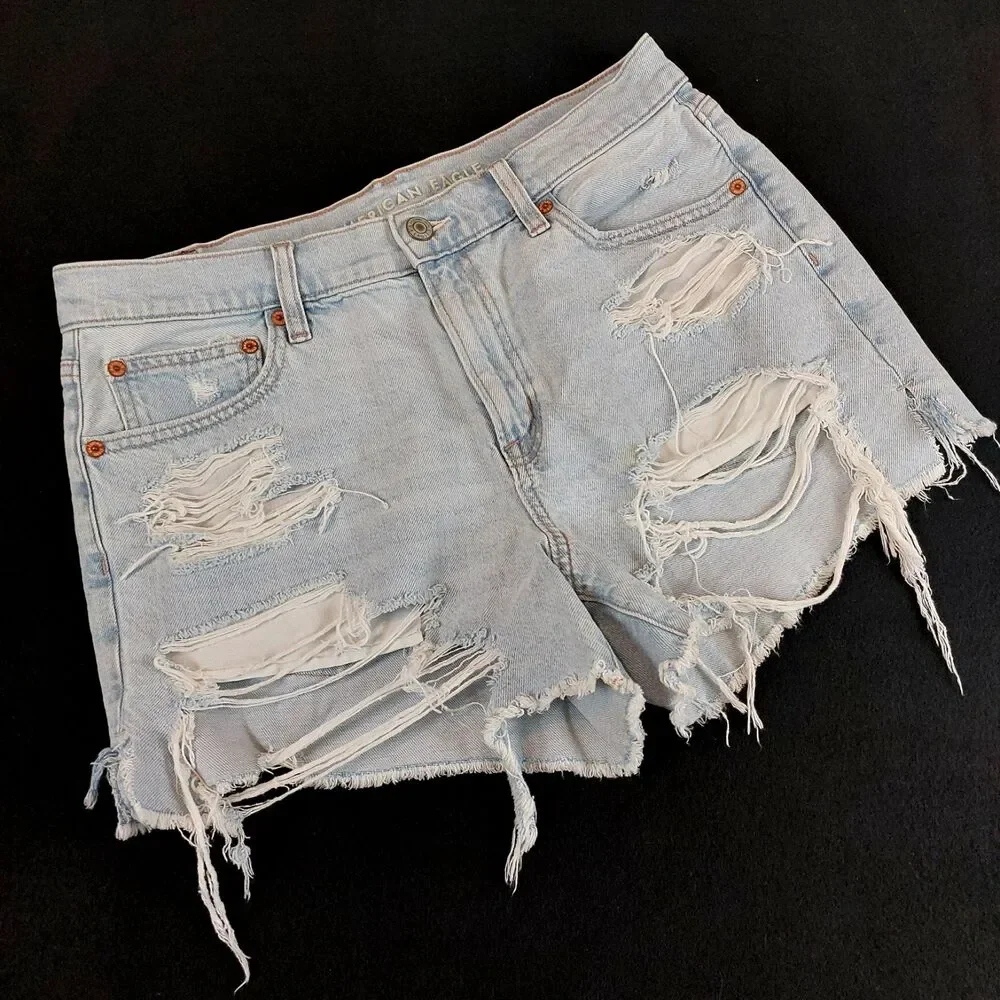 American Eagle 90s Boyfriend Strigid Jean Shorts Size 10 (32x3) Distressed